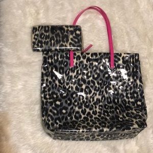 Matching purse and wallet.